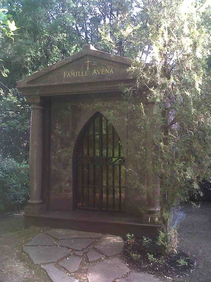 Monument funéraire en forme de chapelle